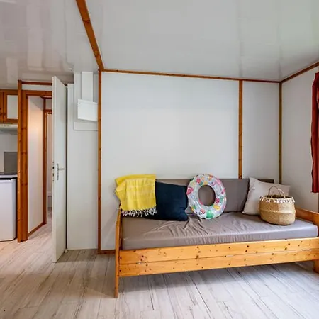 Cosy Avec Terrasse, Ideal Pour 6 Personnes - Api-1-52-610 *
