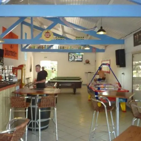 Cosy Avec Terrasse, Ideal Pour 6 Personnes - Api-1-52-610 Campsite
